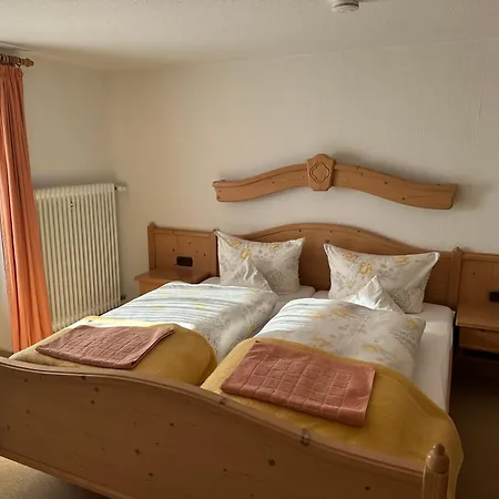 Leising Apartman *